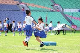 [流言板]媒体晒花絮：这个球迷把握机会，场边一把抱住了詹姆斯25亮97回复